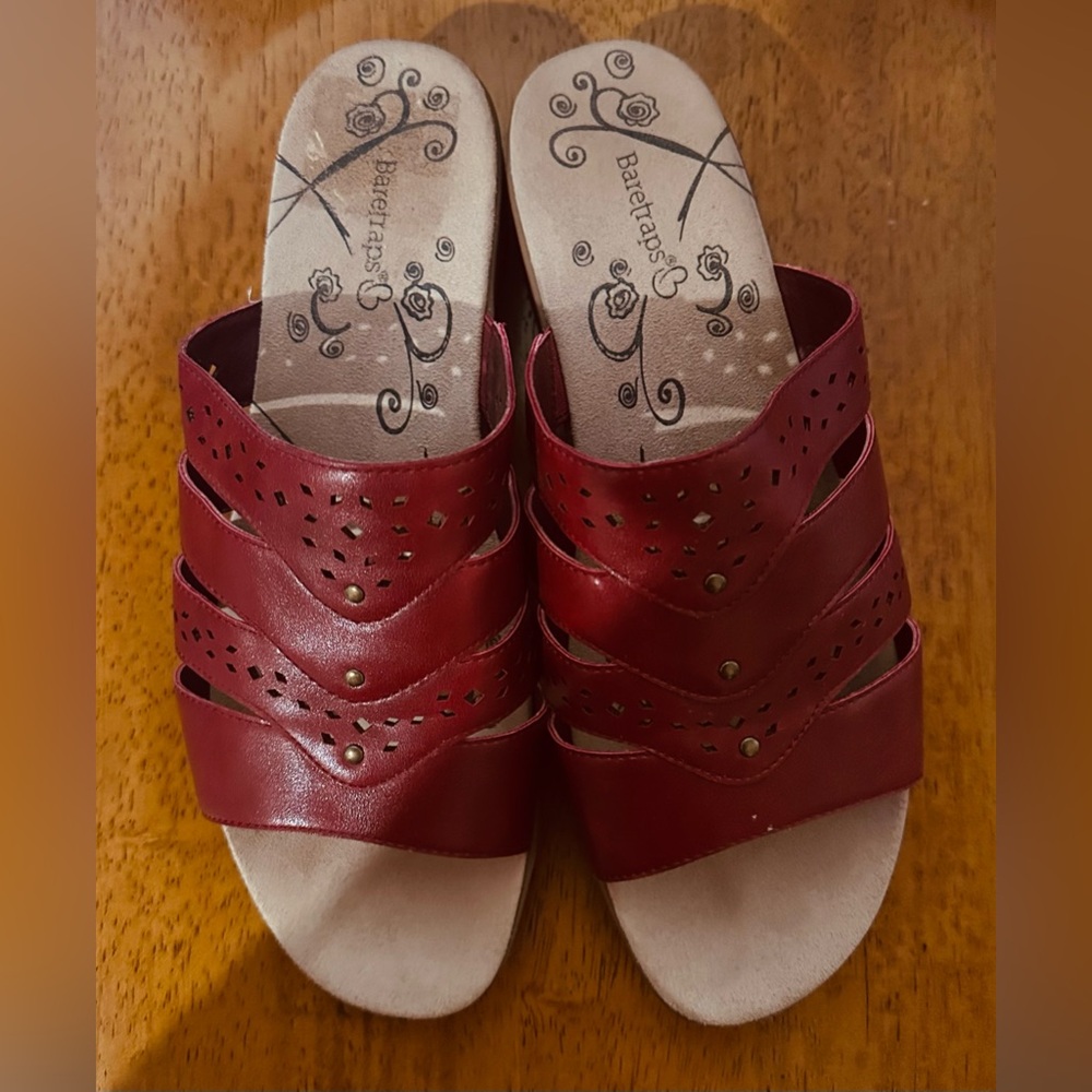 Dark Red Baretrap Jacalyn women’s sandals.